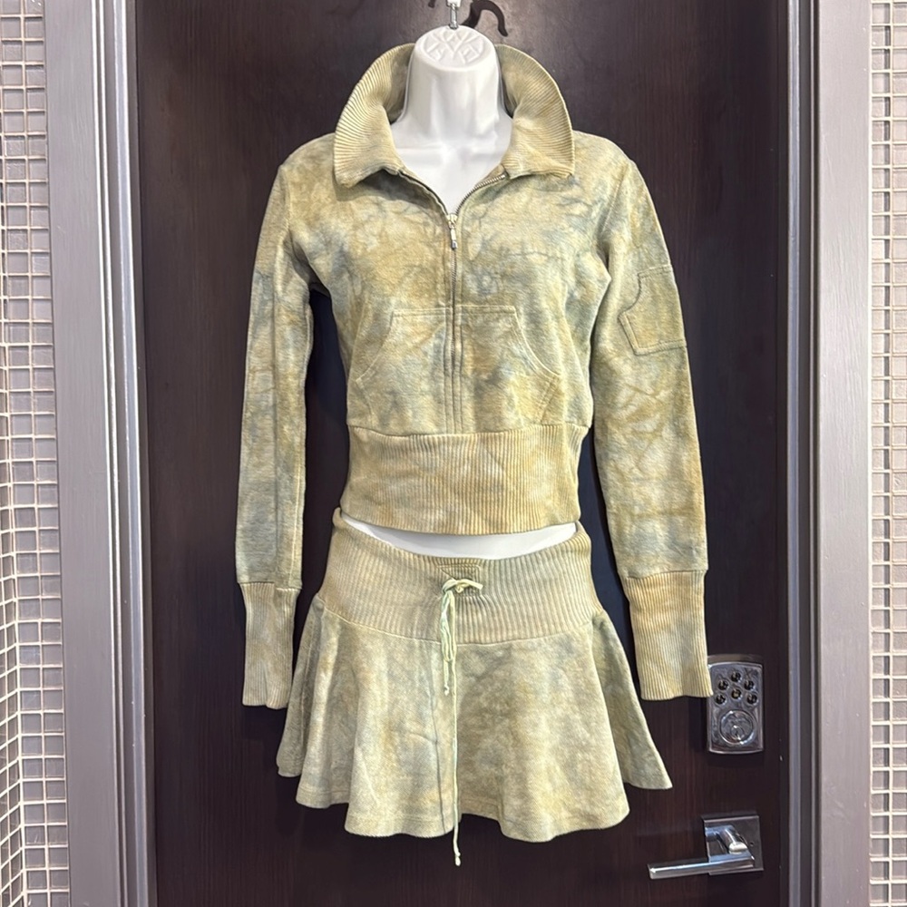 RARE Pamela Anderson Green Tie-Dye Cropped Top & Flare Mini Skirt Set